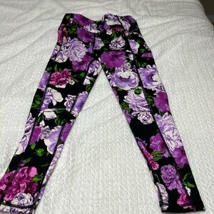 Selling Victoria’s Secret leggings, size medium